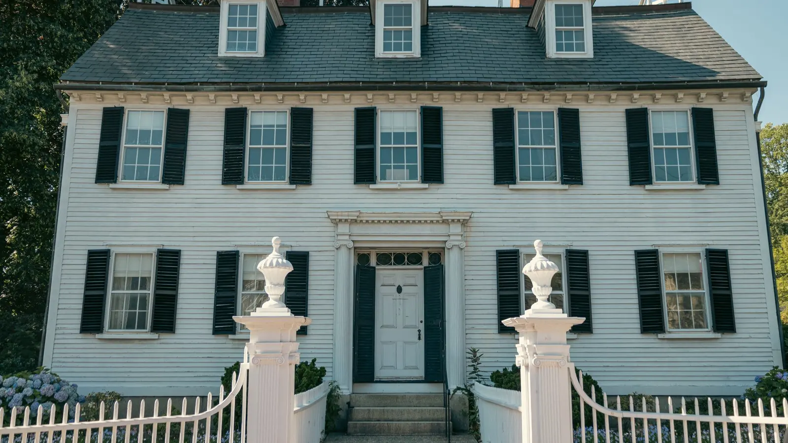General contractor in Salem, MA, a Federal-style colonial house with black shutters